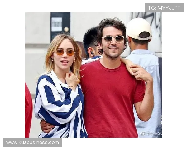 64岁红军名宿拉什宣布与女友订婚 相差16岁迎来人生新篇章